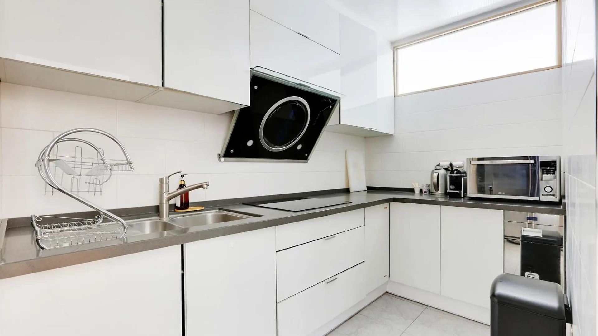 Apartment A 1 Minute Du Metro Et Parking Prive *