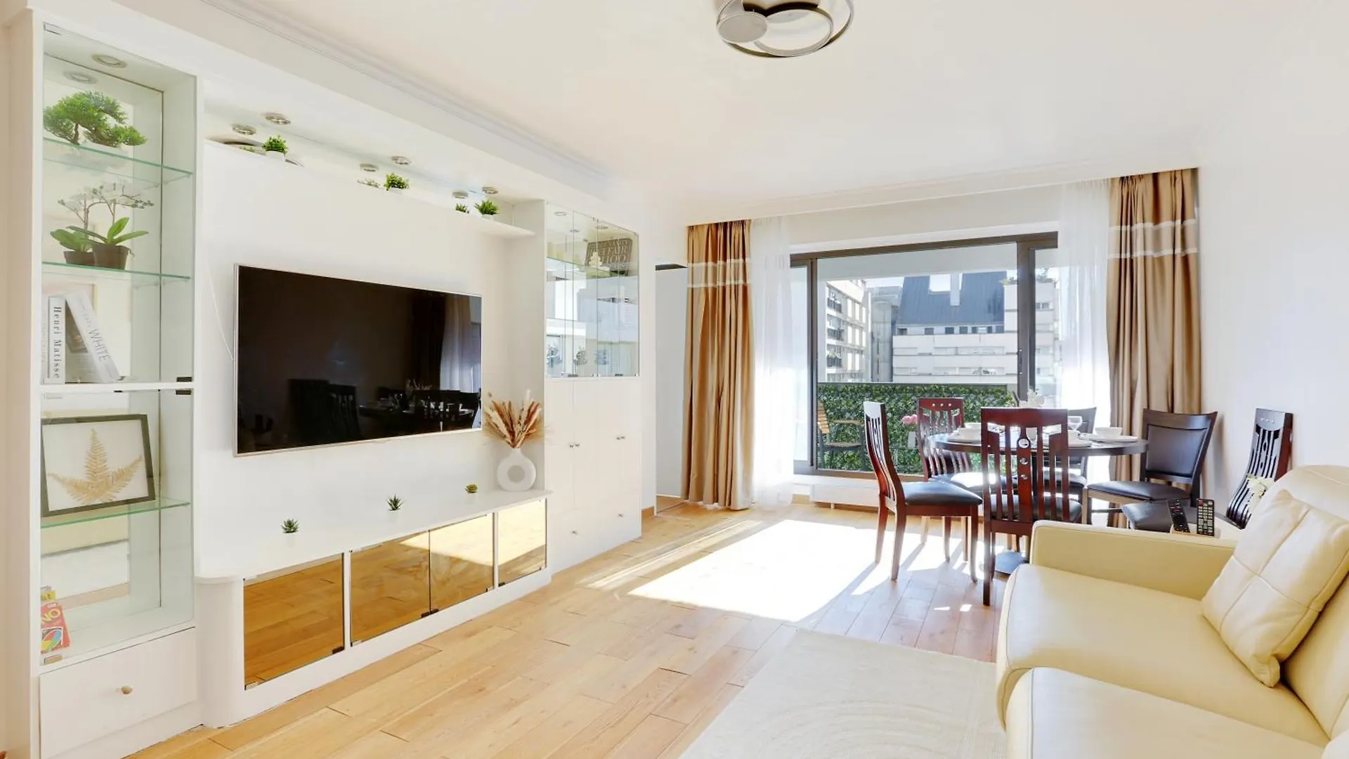 Apartment A 1 Minute Du Metro Et Parking Prive Paris