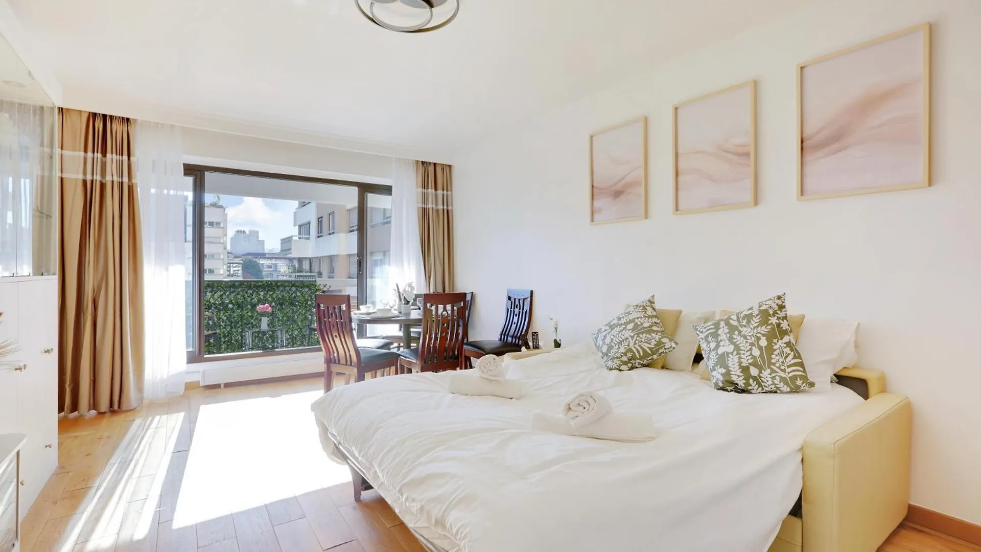 A 1 Minute Du Metro Et Parking Prive Apartment *