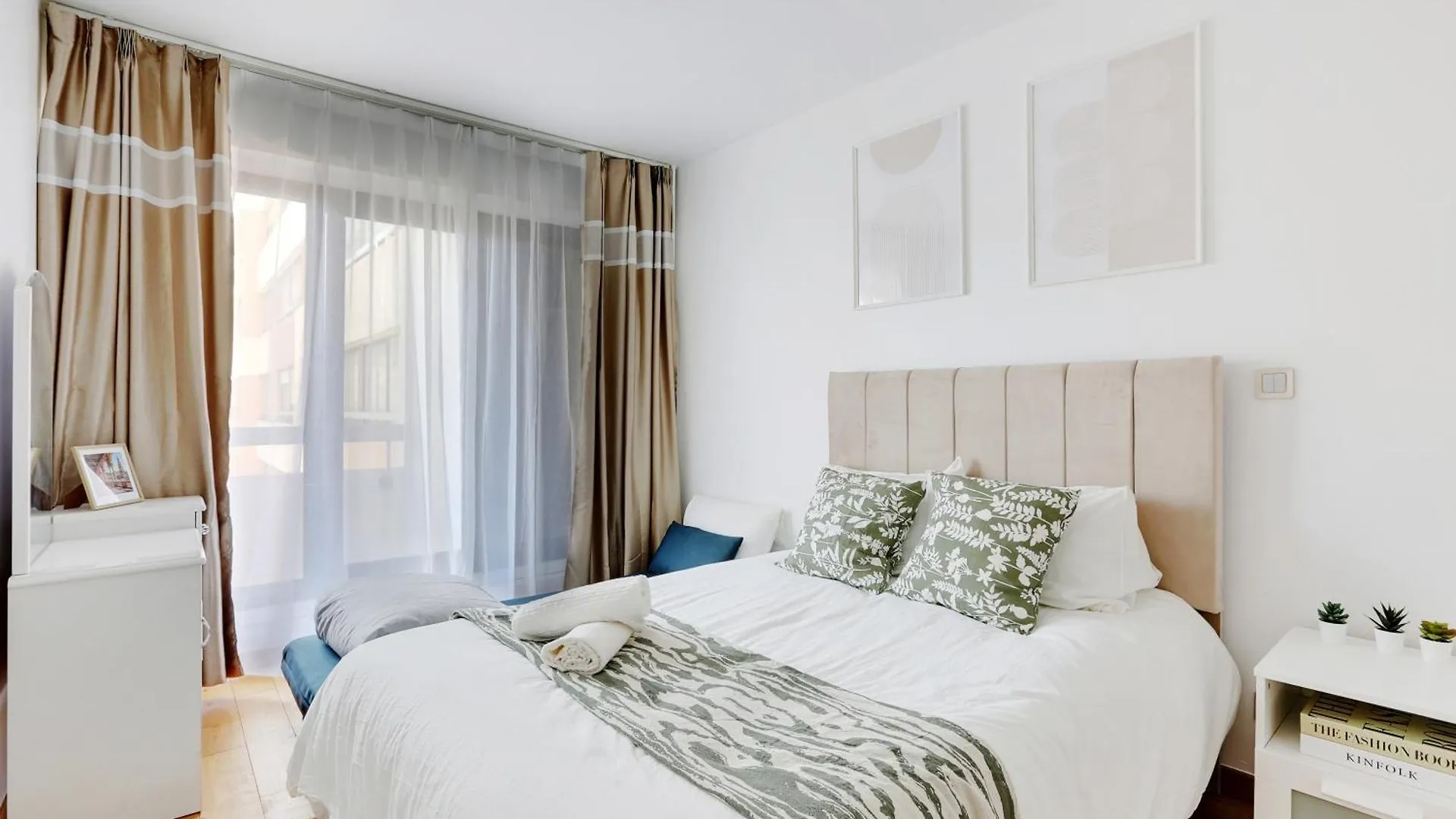 A 1 Minute Du Metro Et Parking Prive Apartment Paris