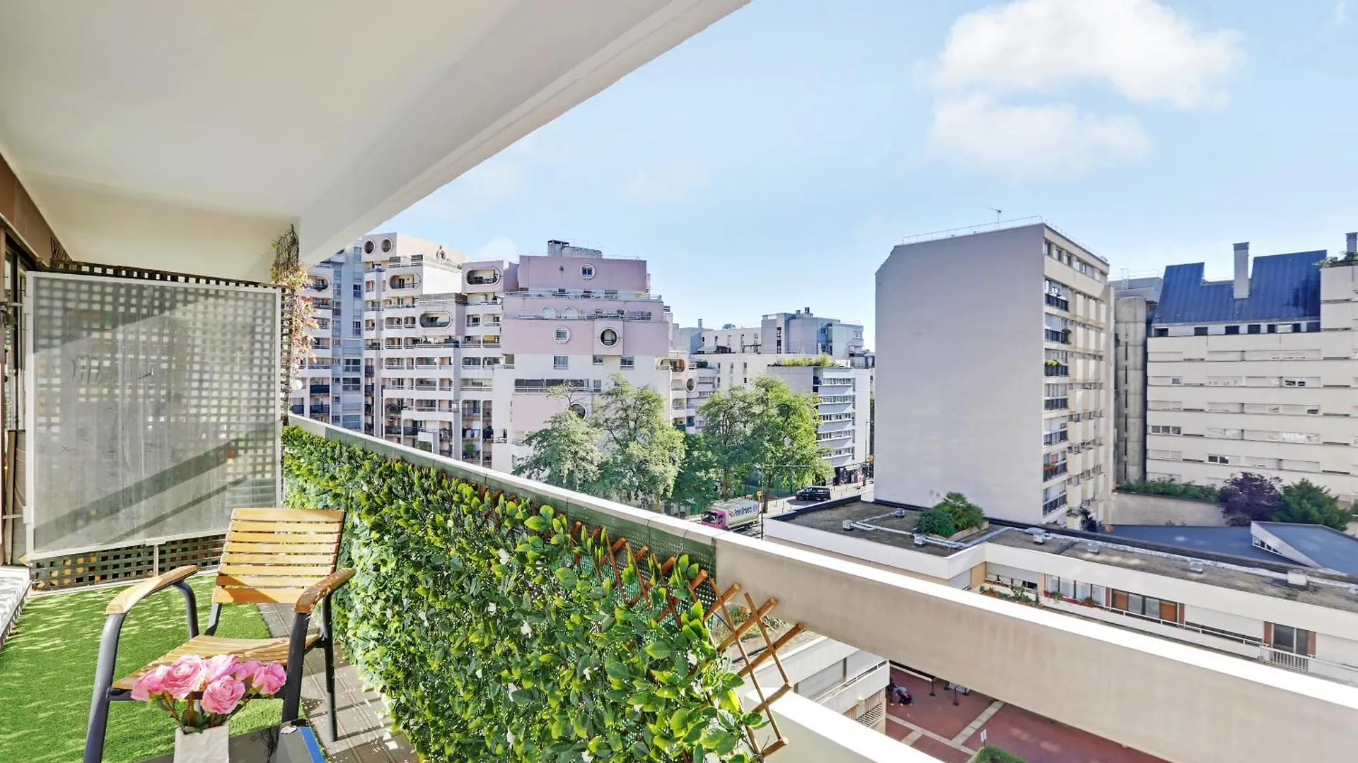 Apartment A 1 Minute Du Metro Et Parking Prive *